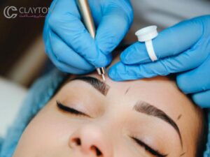 نمای نزدیک از جزئیات کار هنرمند بر روی ابرو