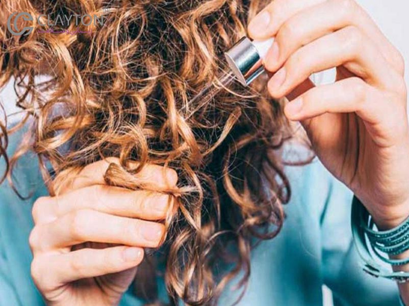 نمای نزدیک از موی سالم در هوای آلوده